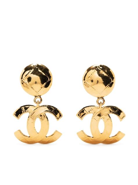 chanel ohrringe buchstaben|chanel extrait earrings.